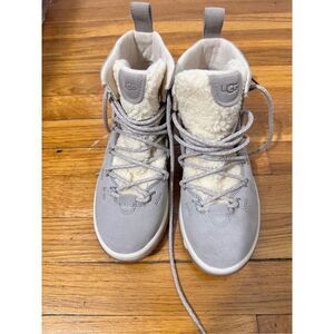 Ugg tan color quarter ankle boots size 7  A774